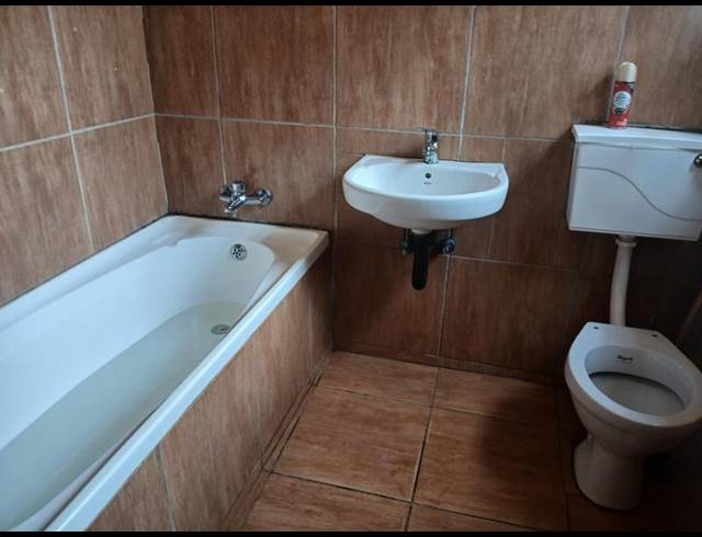 2 BEDROOM HOUSE FOR SALE IN ZAKARIYYA PARK